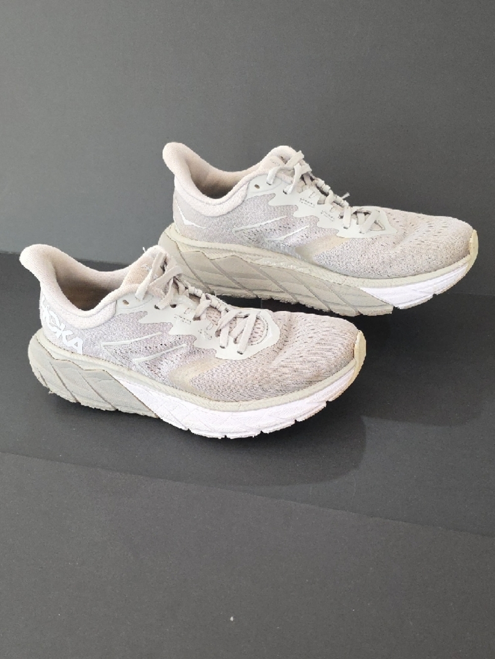 Hoka Arahi 5 Womens Pale Gray Cushioned Running Sneakers Size 8.5 - Picture 2 of 10